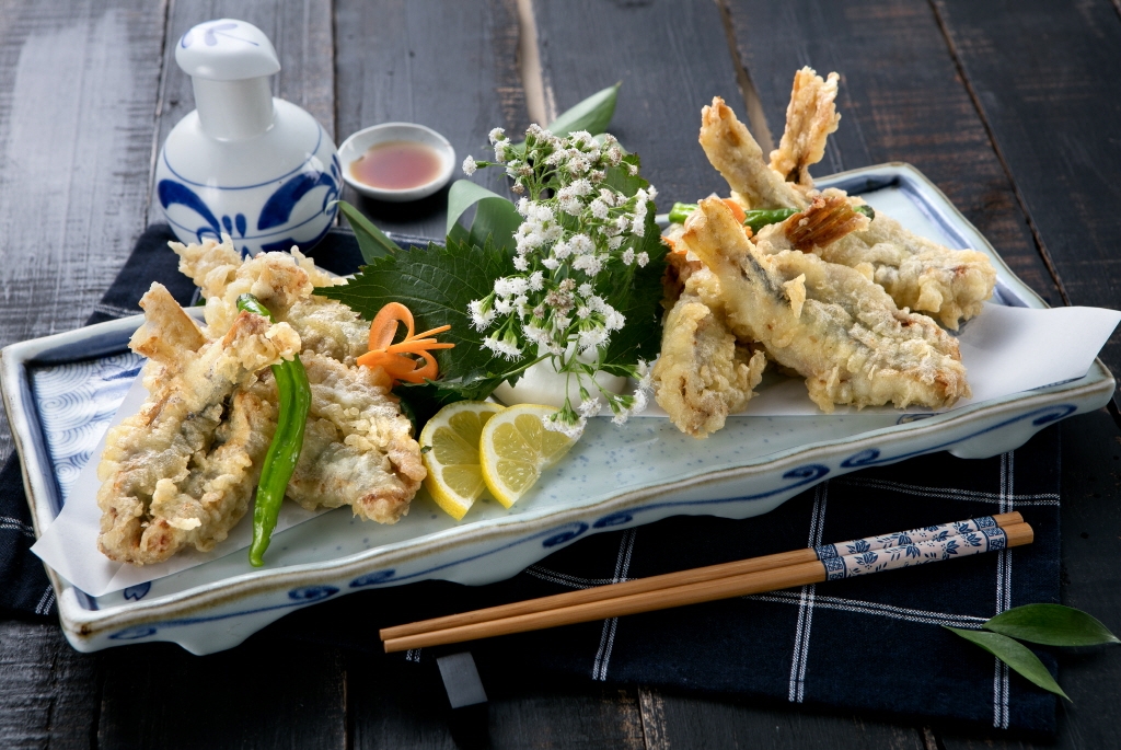 복 튀김<br>ふぐの天ぷら<br> Fried fugu fish<br> (중)25,000원 (대)35,000원